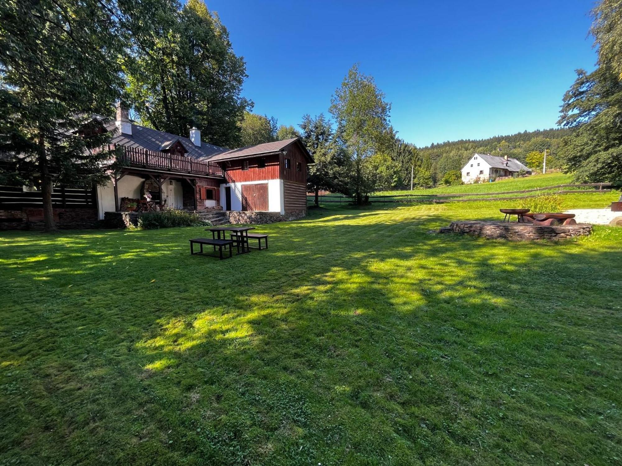 Villa Dum U Dvou Lip / The Two Lime Trees Javorník Esterno foto